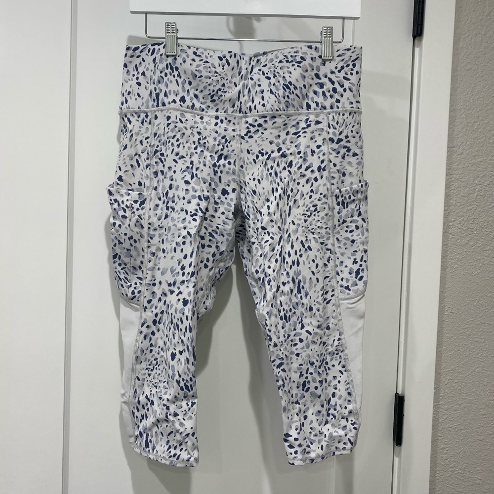 Athleta cropped yoga tights/leggings in white/blue/gray. Sz L.